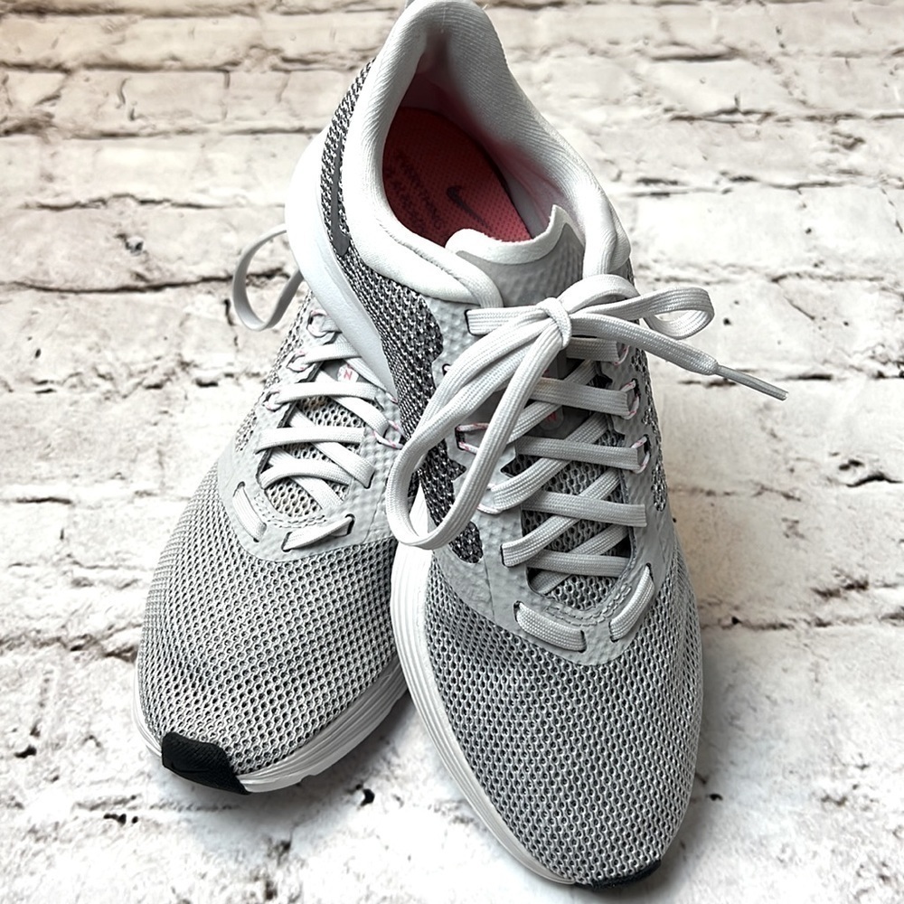 NWOT Nike Women’s  Zoom Strike Vast Grey Sz 6.5